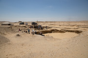 Pohled na Vahibre-meri-Neitovu šachtu před zahájením archeologických prací.